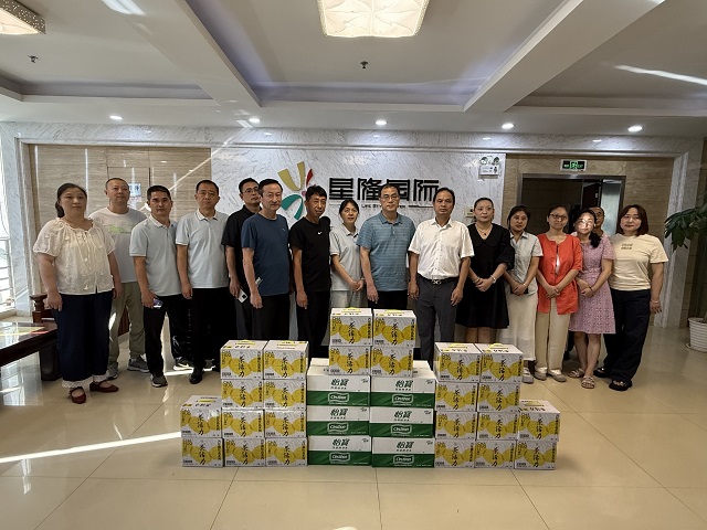 心系一線(xiàn)送清涼  鼓足干勁促發(fā)展 ——集團(tuán)公司赴宣城、蕪湖項(xiàng)目開(kāi)展“送清涼”慰問(wèn)工作